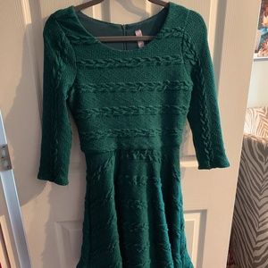 Green midi-sleeve dress